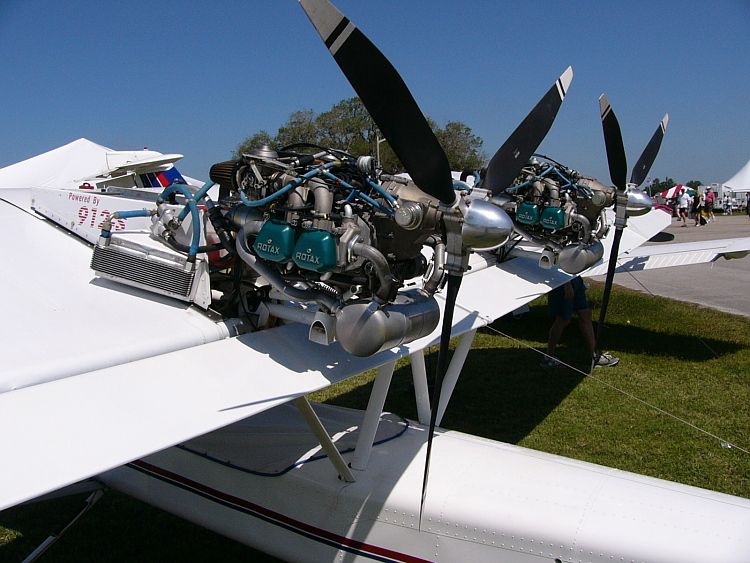 File:LezaLockwoodAirCamTwinRotax912SEngines.jpg