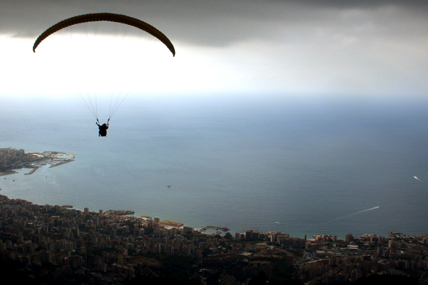 File:Paragliding take-off.png