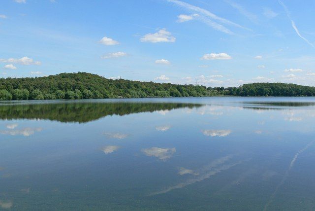 File:Swithland Reservoir - geograph.org.uk - 516378.jpg