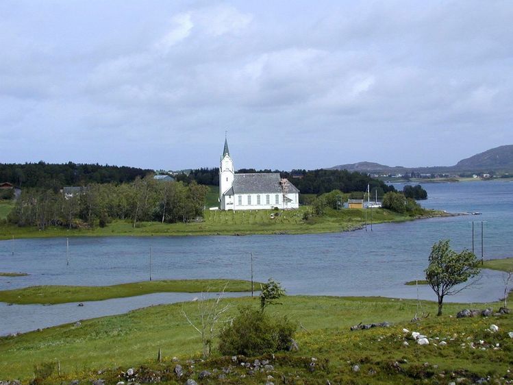 File:Vågøy kirke fra RA.jpg