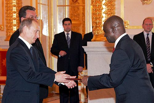 File:Vladimir Putin with Moïse Kabaku Mutshail.jpg