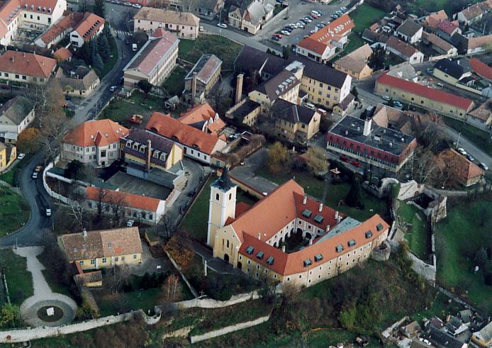 File:Agoston Convent Siklós.jpg