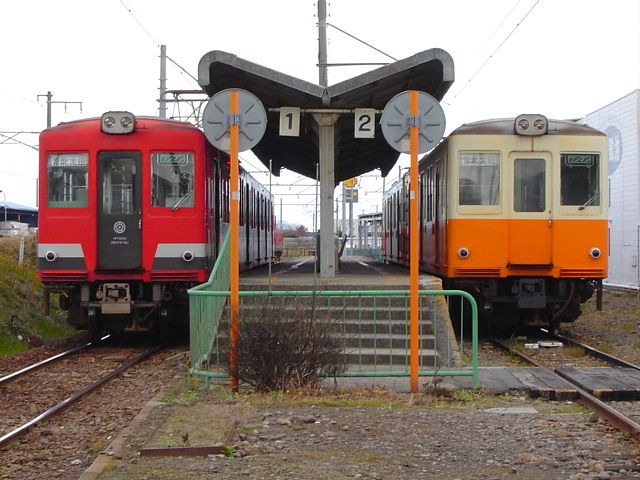 File:Ayukawa(Ibaraki)-station-platform.jpg