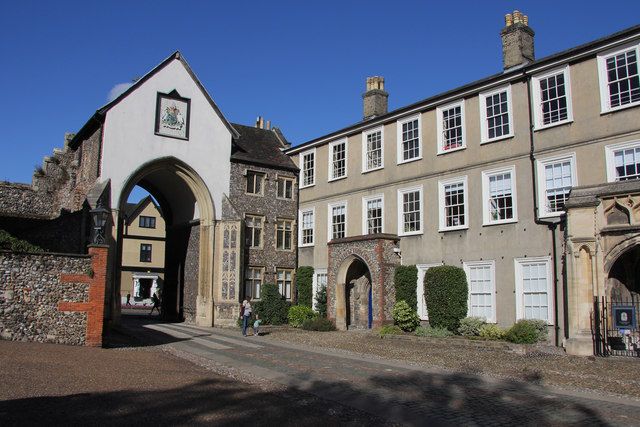 File:Erpingham Gate, Norwich, UK.jpg