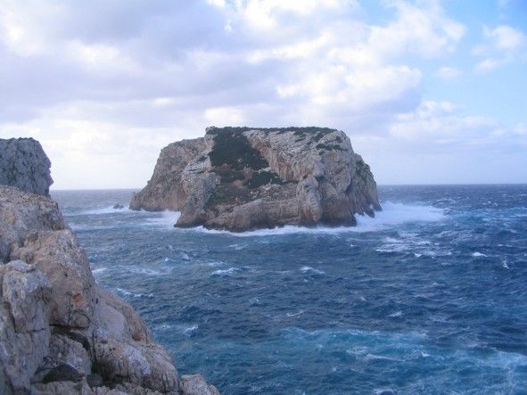 File:Isola Piana con mare mosso 2.jpg