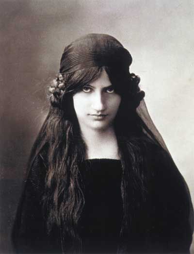 File:Jeanne Hebuterne.jpg