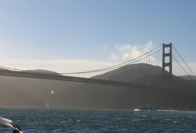 File:Kitesufing Goldengate Bridge.JPG