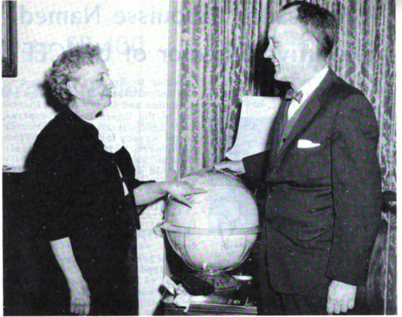 File:Muna Lee and Thomas C. Mann.png