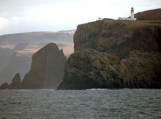 File:CapeWrathFromSeawardByColinWheatleyFeb2007.jpg