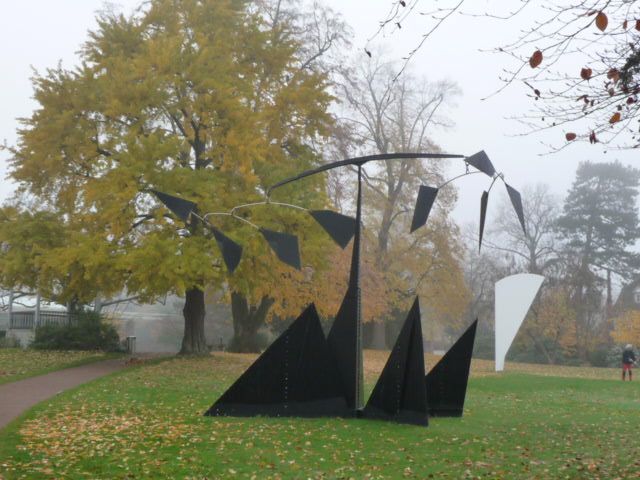 File:Fond.Beyeler Calder2.JPG