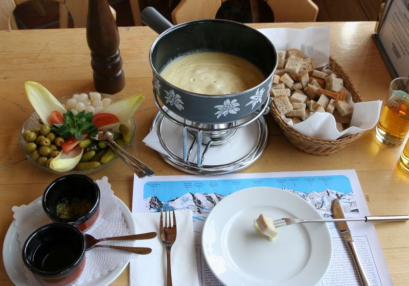 File:Full cheese fondue set - in Switzerland.JPG