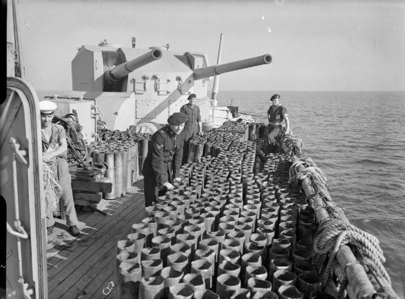 File:HMS Sirius guns.jpg