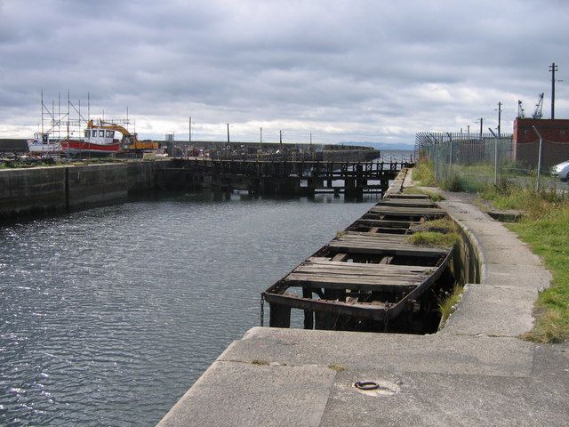 File:Number 3 dock, Methil.jpg