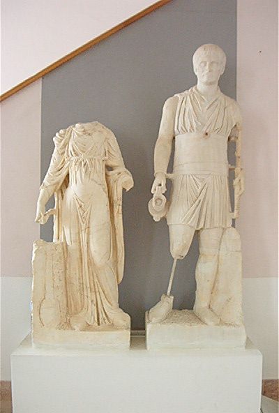 File:Statues romaines MNC Carthage.JPG