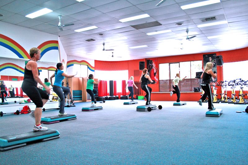 File:Step Aerobics Class at a Gym.JPG