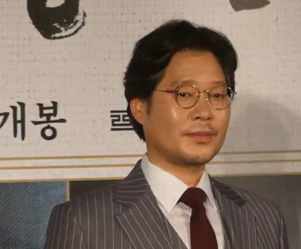 File:180813 영화 '명당'제작발표회 유재명.jpg