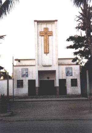 File:Baucau Kirche klein.jpg