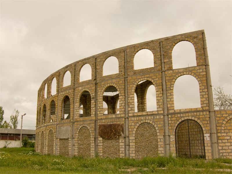 File:Coliseum Prymorskoe.jpg