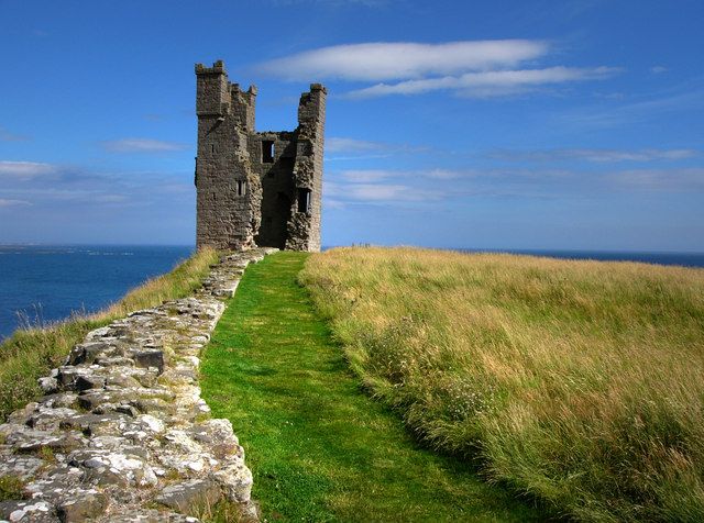 File:Dunstanburgh Castle - geograph.org.uk - 924510.jpg