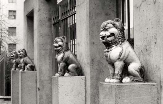 File:Foo Dogs SF.jpg