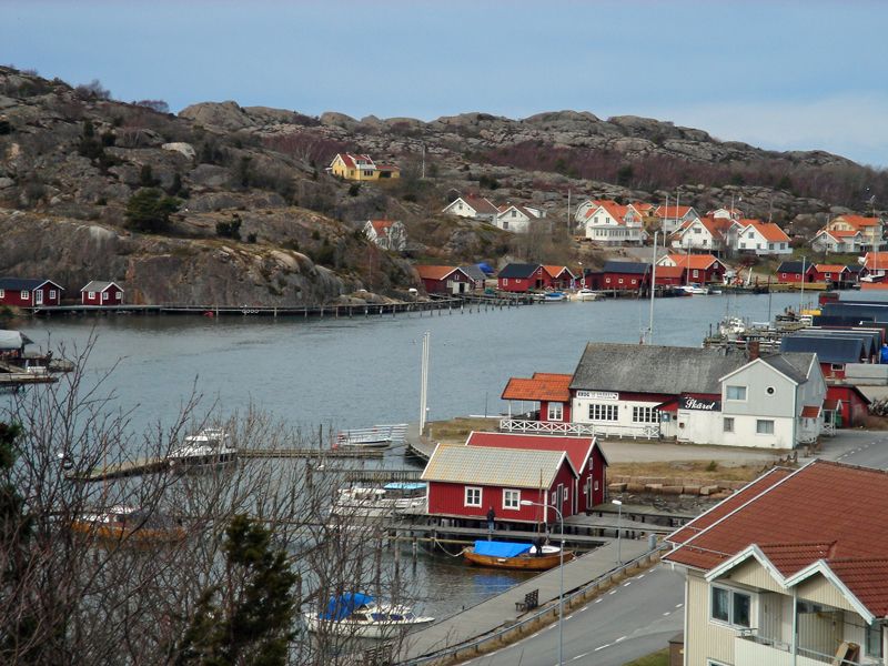 File:Hamburgsund sundet.jpg