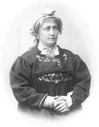 File:Hulda Garborg-bunad.jpg