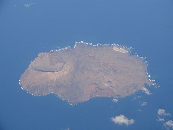 File:Isla de Alegranza.jpg