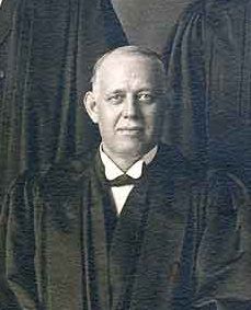 File:Justice Wallace Mount.jpg