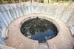 File:Khazana well near Beed city.jpg