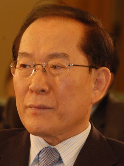 File:Lee Hoi-chang (2010) (cropped).jpg