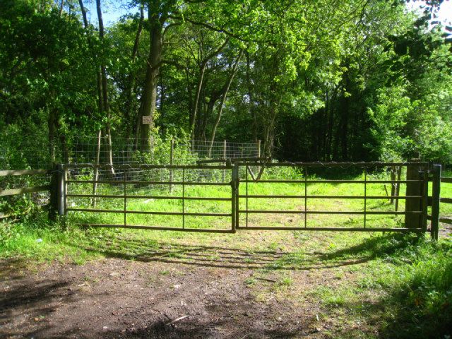 File:Private Land (geograph 2408309).jpg