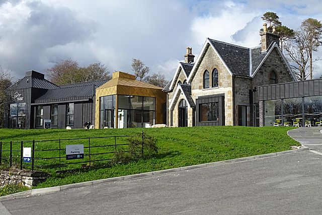 File:Raasay Distillery (geograph 5759640).jpg