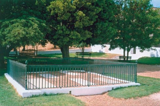 File:The British Cemetery, Elvas.JPG