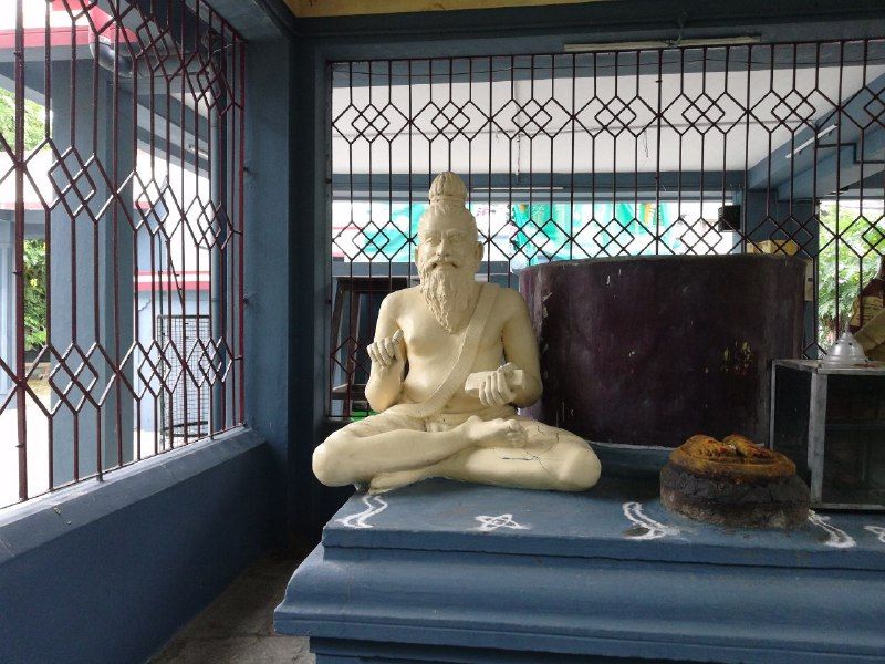 File:ValluvarStatueAtMylaporeTemple.jpg