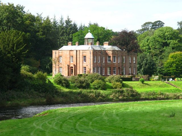 File:Warwick Hall - geograph.org.uk - 1480845.jpg