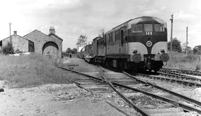 File:Weed spraying train at Kingscourt.jpg