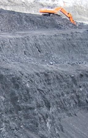 File:A mountain of coal.jpg