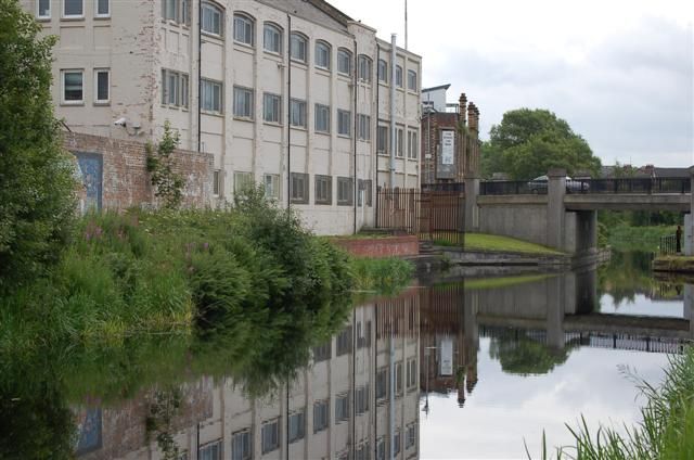 File:Canal - geograph.org.uk - 494264.jpg