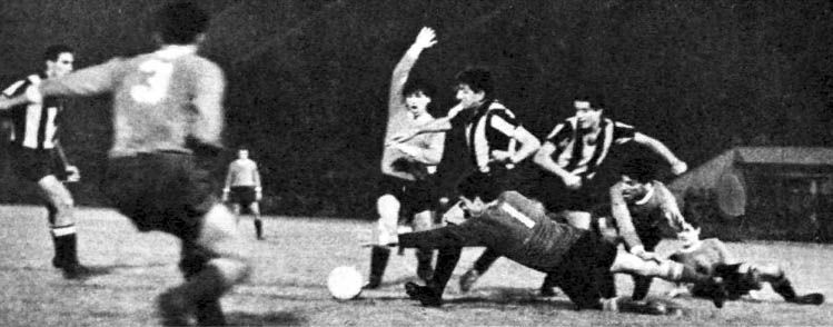 File:Independiente v penarol final 1965.jpg