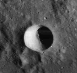 File:Pickering crater 4097 h1.jpg