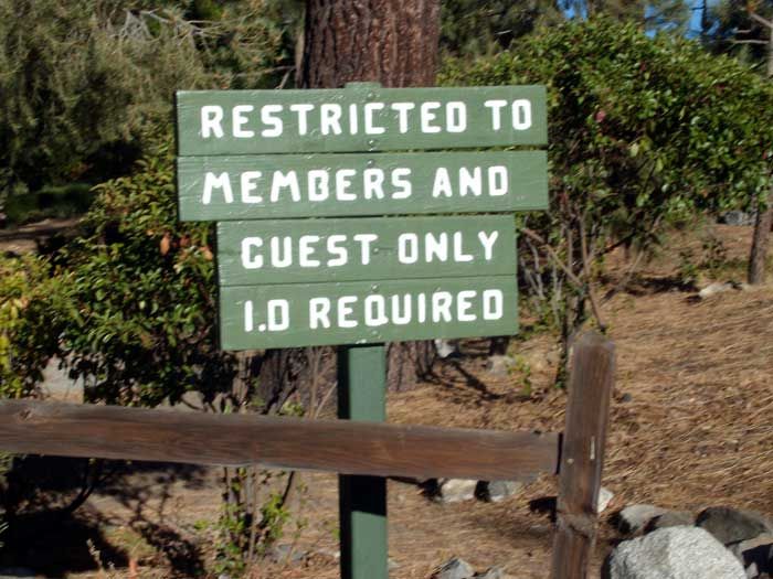 File:Pine-Mountain-Club-Sign.1.jpg