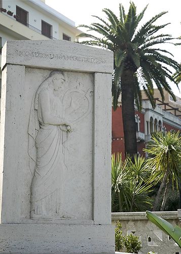 File:Reggio calabria monumento ibico.jpg