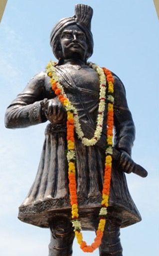 File:Statue of Thakur Vishwanath Shadeo.jpg