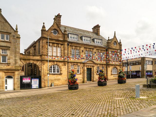 File:Town Hall, Great Harwood.jpg