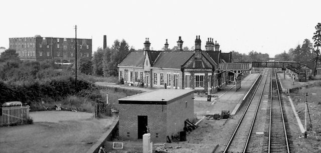 File:Ashchurch train station 1739140 d3c9af0e.jpg