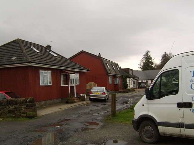 File:Caldarvan Station - geograph.org.uk - 365537.jpg