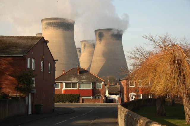 File:Ferrybridge - geograph.org.uk - 3357045.jpg