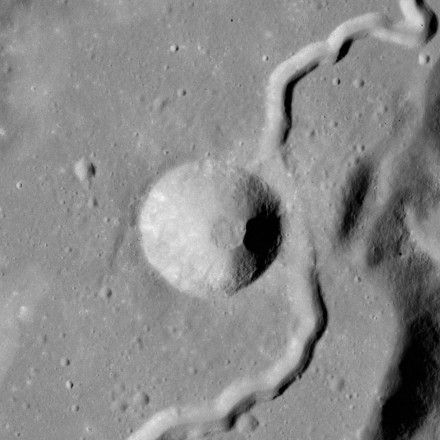 File:Hadley C crater AS15-M-1134.jpg