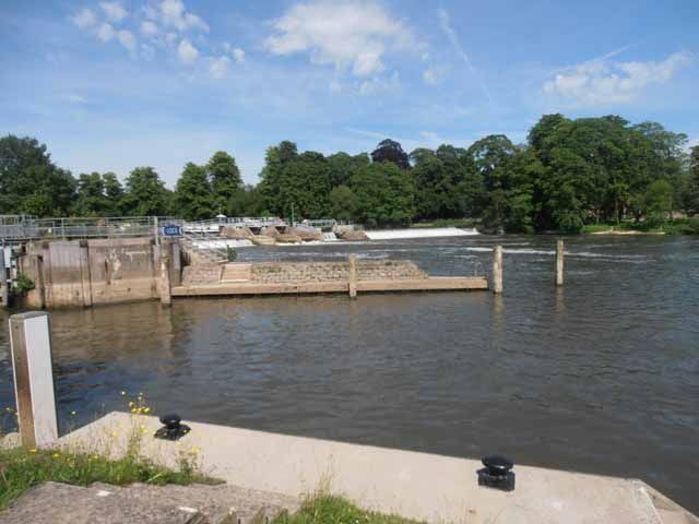 File:Mapledurham Weir (geograph 4018257).jpg