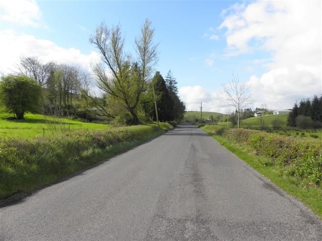 File:Road at Aghnacreevy (geograph 2914395).jpg